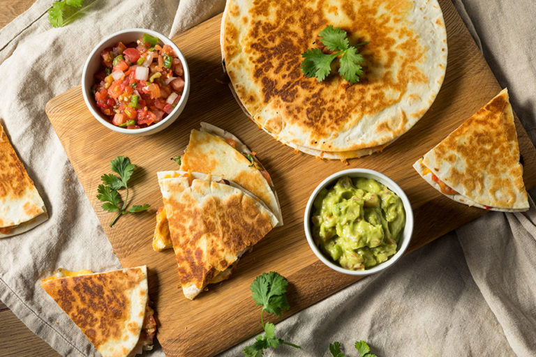 Quesadillas con o sin queso Comunícate con nosotros